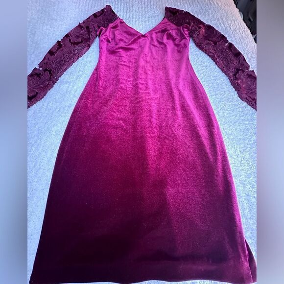 Badgley Mischka | Red Velvet Sheath Dress Size 4 - Picture 4 of 11